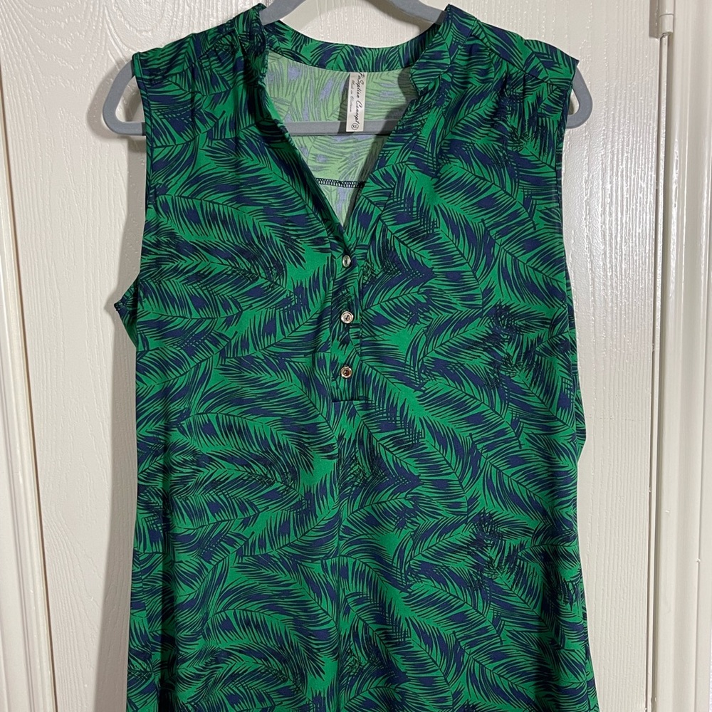Green and blue sleeveless stretch button up palm shirt
